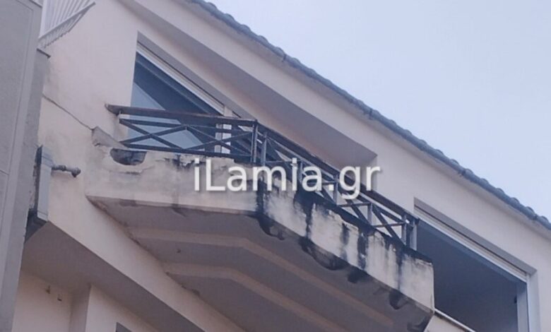 Λαμία:-Γυναίκα-ανασύρθηκε-νεκρή-μετά-από-φωτιά-στο-σπίτι-της-–-Απεγκλωβίστηκαν-2-γυναίκες-από-διπλανό-διαμέρισμα