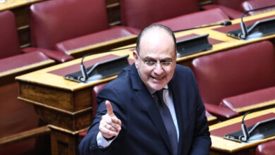 Λαζαρίδης-και-Μάντζος-«σφάχτηκαν»-για-την-υπόθεση-Παναγόπουλου:-«Είναι-ΠΑΣΟΚάρα»,-«Εμείς-κυβερνάμε-τη-χώρα;»