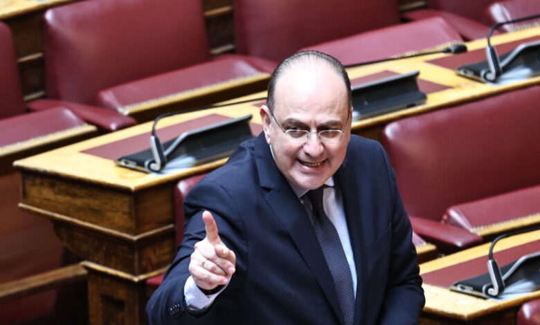 Λαζαρίδης-και-Μάντζος-«σφάχτηκαν»-για-την-υπόθεση-Παναγόπουλου:-«Είναι-ΠΑΣΟΚάρα»,-«Εμείς-κυβερνάμε-τη-χώρα;»