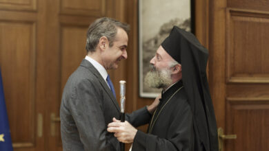 Μητσοτάκης-σε-Αρχιεπίσκοπο-Αυστραλίας:-Κατάκτηση-για-τον-Ελληνισμό,-η-επιστολική-ψήφος-των-ομογενών-–-Ελπίζουμε-να-ψηφιστεί-με-αυξημένη-πλειοψηφία