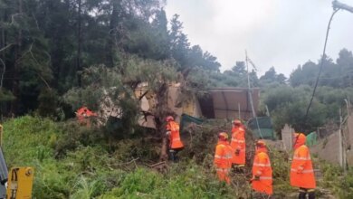 Το-Κατάκολο-εκπέμπει-sos-από-την-κακοκαιρία:-Ο-βράχος-40-τόνων-συνεχίζει-να-απειλεί-σπίτια-–-Δεν-έχουν-τέλος-οι-κατολισθήσεις