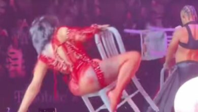 cardi-b:-Η-νέα-πτώση-της-στην-σκηνή-και-οι-σπόντες-για-την-κυβέρνηση-Ντόναλντ-Τραμπ