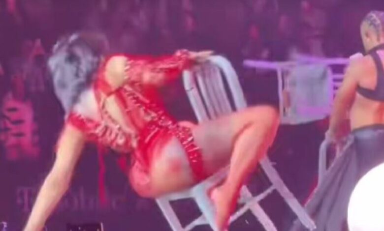 cardi-b:-Η-νέα-πτώση-της-στην-σκηνή-και-οι-σπόντες-για-την-κυβέρνηση-Ντόναλντ-Τραμπ