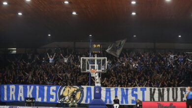 Ηρακλής-–-Ολυμπιακός:-Επικό-πανό-στο-Ιβανώφειο-από-τους-οπαδούς-των-γηπεδούχων,-κάλυψε-ολόκληρο-το-πέταλο