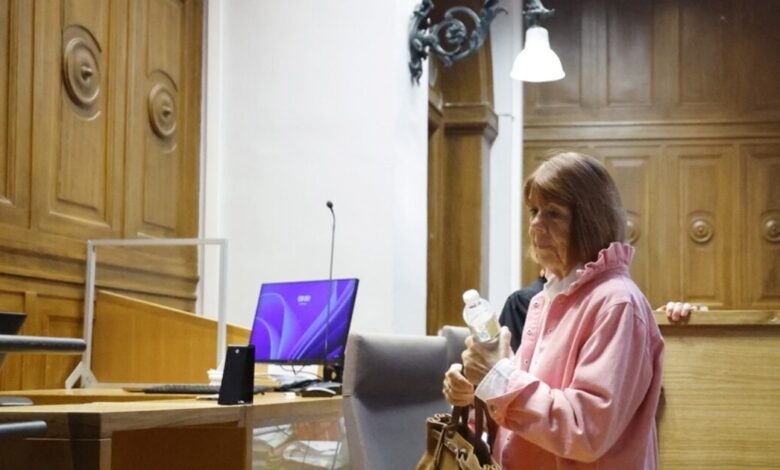 Η-Ζιζέλ-Πελικό-αποκαλύπτει-ότι-οι-δικηγόροι-του-συζύγου-της-θέλησαν-να-παρουσιάσουν-τους-βιασμούς-της-ως-sex-tape-–-«Αυτές-ήταν-σκηνές-εγκλήματος»