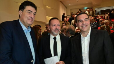 Τσίπρας-για-Στουρνάρα:-Ψεύδεται-ασύστολα-μέσω-της-«Ομάδας-Βιασμού-της-Αλήθειας»-για-να-εξασφαλίσει-μια-3η-θητεία-–-Του-εύχομαι-και-ισόβιος-διοικητής