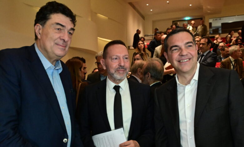 Τσίπρας-για-Στουρνάρα:-Ψεύδεται-ασύστολα-μέσω-της-«Ομάδας-Βιασμού-της-Αλήθειας»-για-να-εξασφαλίσει-μια-3η-θητεία-–-Του-εύχομαι-και-ισόβιος-διοικητής