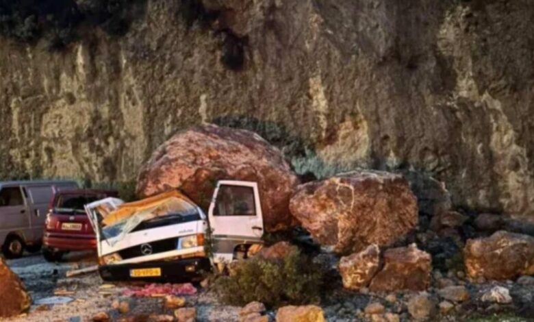 Στο-έλεος-της-κακοκαιρίας-η-Ήπειρος:-Κατολισθήσεις-και-ζημιές-σε-Πάργα-και-Πρέβεζα-–-Βράχια-καταπλάκωσαν-αυτοκίνητο