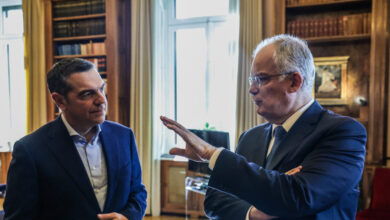 Συνάντηση-Τασούλα-και-Τσίπρα:-«Δεν-μπορεί-ο-λύκος-να-φυλάει-τα-πρόβατα»,-είπε-ο-πρώην-πρωθυπουργός-στον-ΠτΔ-για-την-Συνταγματική-Αναθεώρηση