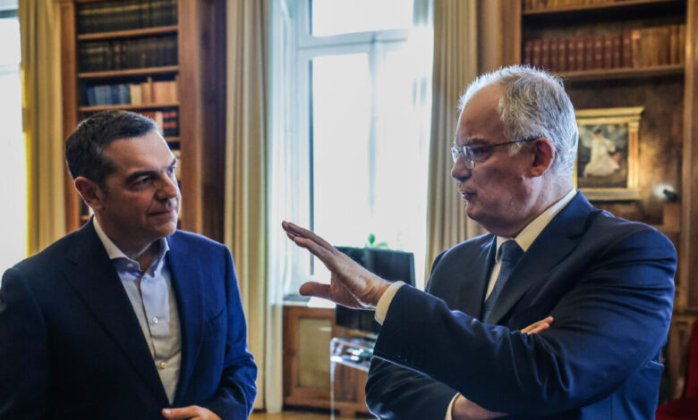 Συνάντηση-Τασούλα-και-Τσίπρα:-«Δεν-μπορεί-ο-λύκος-να-φυλάει-τα-πρόβατα»,-είπε-ο-πρώην-πρωθυπουργός-στον-ΠτΔ-για-την-Συνταγματική-Αναθεώρηση