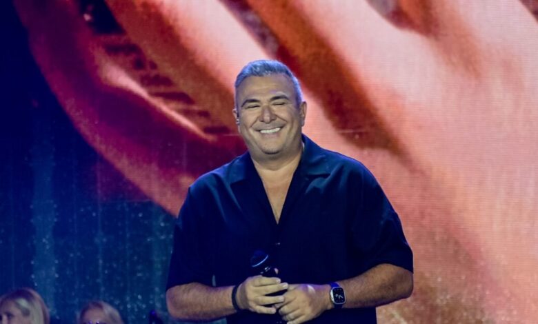 j2us:-Το-τηλεφώνημα-έκπληξη-του-Αντώνη-Ρέμου-κατά-την-διάρκεια-του-live-και-οι-ευχές-για-την-κόρη-του