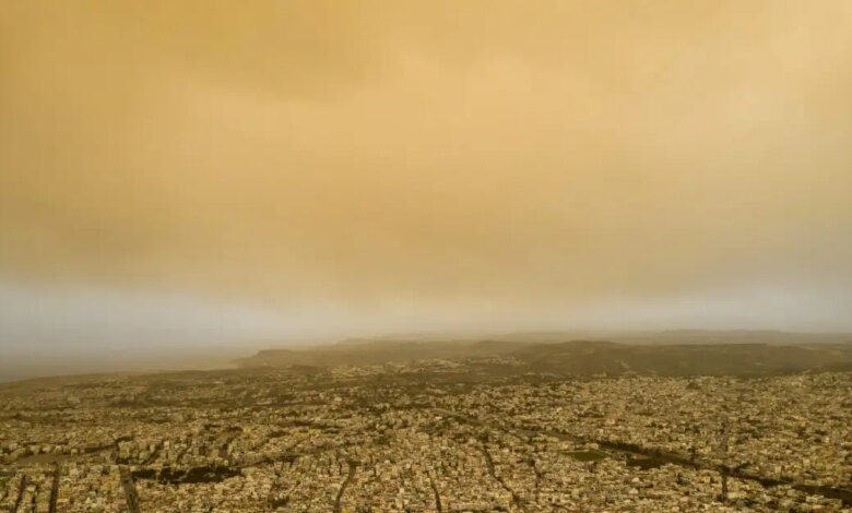 Καιρός:-Καταιγίδες-και-άνεμοι-έως-9-μποφόρ-σφυροκοπούν-την-χώρα-–-Δείτε-χάρτες-με-την-πορεία-της-αφρικανικής-σκόνης