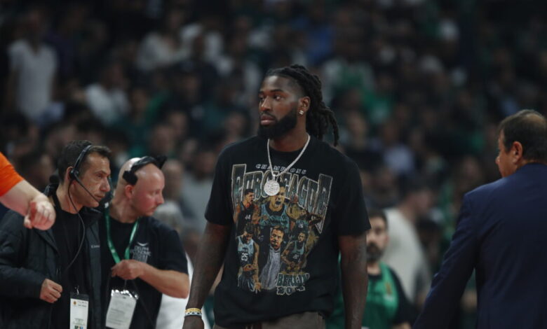 Ο-Ματίας-Λεσόρ-τραγούδησε-συνθήματα-με-τους-οπαδούς-του-Παναθηναϊκού-σε-κοπή-πίτας