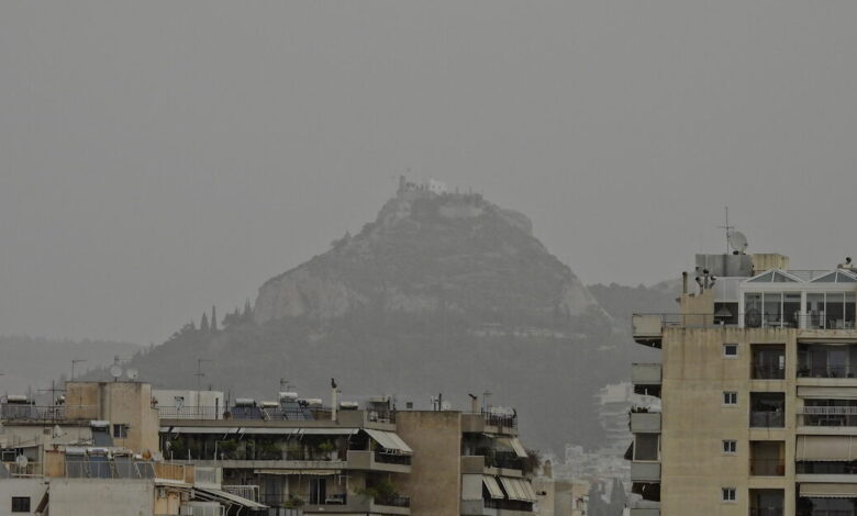 Η-αφρικανική-σκόνη-«σκέπασε»-Αθήνα,-Ναύπλιο,-Μεσσηνία-και-Κρήτη-–-Κλειστά-σχολεία-και-ακυρώσεις-παρελάσεων-στο-Ηράκλειο