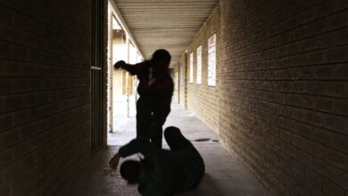 Νίκαια:-Παρέα-νεαρών,-ανάμεσά-τους-και-15χρονη,-κακοποίησε-σεξουαλικά-17χρονο-–-Δύο-συλλήψεις