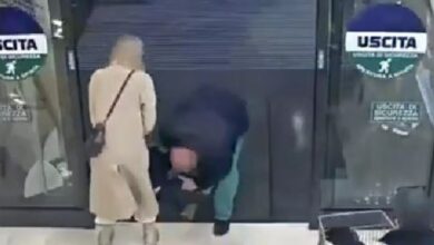 Ιταλία:-Μετανάστης-από-τη-Ρουμανία-άρπαξε-κοριτσάκι-μέσα-από-τα-χέρια-της-μαμάς-του-σε-σούπερ-μάρκετ-–-Δείτε-βίντεο