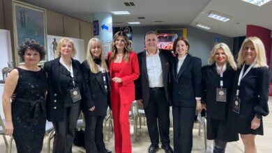 backstage-χαμόγελα-και-δυνατή-ομάδα-στο-gala-Καβράκου