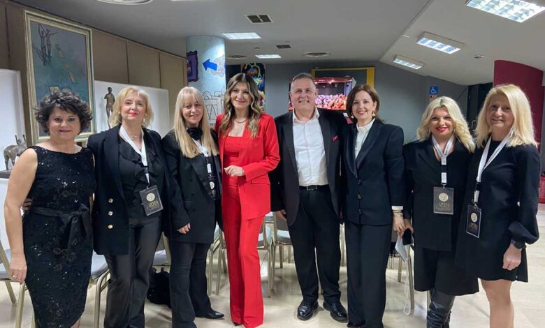 backstage-χαμόγελα-και-δυνατή-ομάδα-στο-gala-Καβράκου