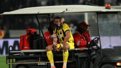 ΠΑΟΚ-–-ΑΕΚ:-Οζντόεφ,-Μουκουντί-και-Πήλιος-έγιναν-αναγκαστική-αλλαγή,-μάσκα-οξυγόνου-φόρεσε-ο-Καμερουνέζος