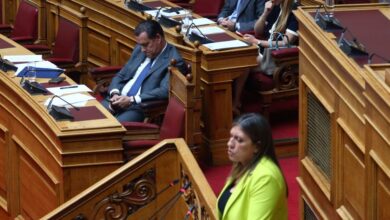 Άδωνις-Γεωργιάδης-–-Ζωή-Κωνσταντοπούλου:-Συνεχίζεται-η-κόντρα-τους-–-«Θα-της-κάνω-μήνυση-τη-Δευτέρα»,-«μιλάμε-για-παρακράτος»