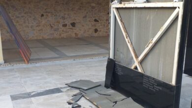 Καισαριανή:-Βανδάλισαν-το-μνημείο-των-200-εκτελεσθέντων-μετά-την-αποκάλυψη-των-ιστορικών-φωτογραφιών-–-«Η-ιστορική-μνήμη-δε-σβήνει»