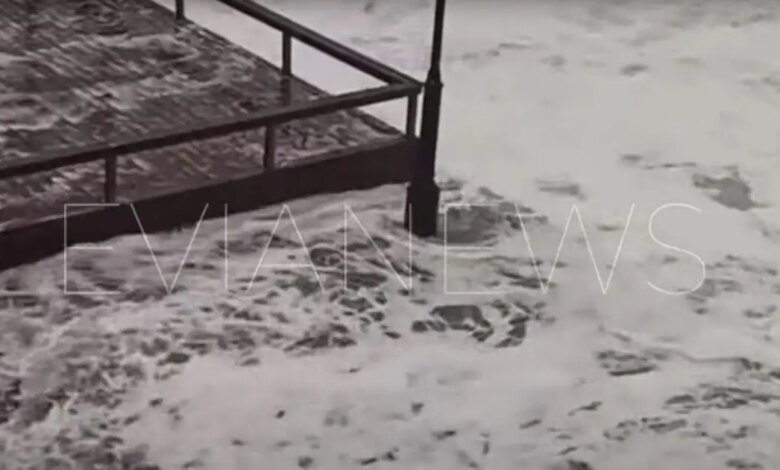 Κακοκαιρία-στην-Εύβοια:-Τα-κύματα-βγήκαν-στη-στεριά,-έσπασαν-τζάμια-και-πλημμύρισαν-καταστήματα