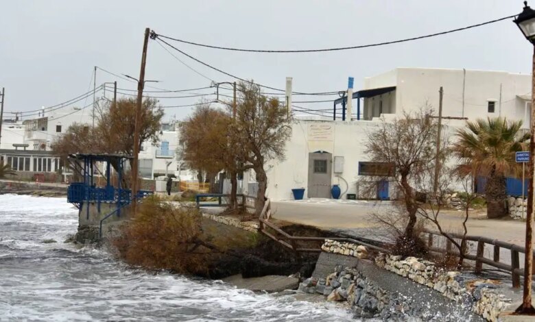 Νάξος:-«Βούλιαξε»-τμήμα-του-δρόμου-στον-Άγιο-Προκόπιο-–-Εκτεταμένες-οι-ζημιές,-φόβοι-για-ολική-κατάρρευσή-του