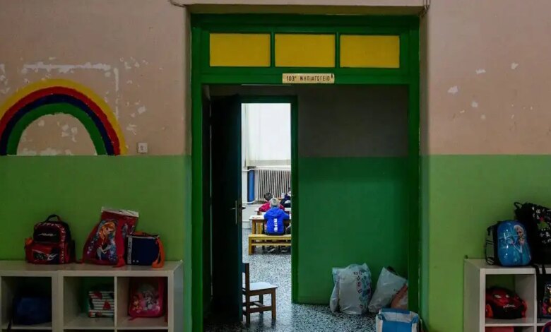 Νηπιαγωγός-μηνύει-το-δημόσιο:-Την-υποχρέωσαν-να-γυρίσει-στο-σχολείο-με-σπασμένο-πόδι-μετά-από-ατύχημα-που-είχε-εν-ώρα-εργασίας