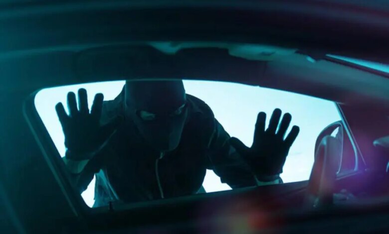 Σύλληψη-στα-Τρίκαλα-για-κλοπές-από-δύο-αυτοκίνητα