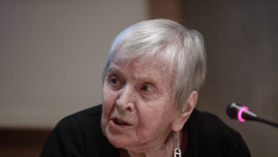 Ελένη-Γλύκατζη-Αρβελέρ:-Η-ΕΠΟΝ,-ο-Χατζηδάκις,-το-Παρίσι,-ο-Μάης-του-’68,-ο-Μιτεράν-και-ο-Καραμανλής