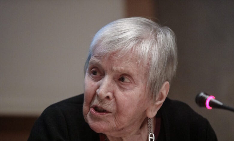 Ελένη-Γλύκατζη-Αρβελέρ:-Η-ΕΠΟΝ,-ο-Χατζηδάκις,-το-Παρίσι,-ο-Μάης-του-’68,-ο-Μιτεράν-και-ο-Καραμανλής