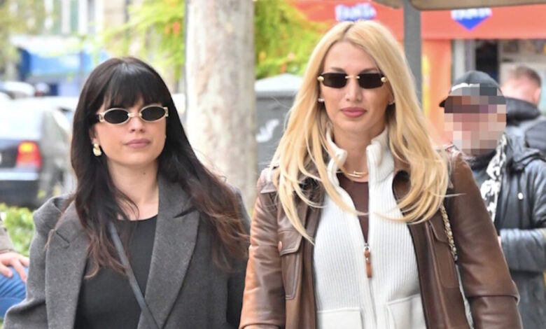 Η-Κωνσταντίνα-Σπυροπούλου-σε-σπάνια-εμφάνιση-με-τη-μικρότερη-αδελφή-της,-Κατερίνα:-Δείτε-φωτογραφίες