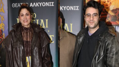 Μαίρη-Συνατσάκη-–-Ίαν-Στρατής:-Η-Κυριακάτικη-έξοδός-τους-στο-θέατρο-με-την-κόρη-τους