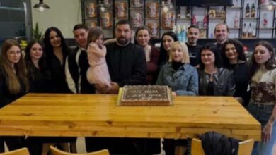 Έκοψε-την-πίτα-του-το-aroma-cafe