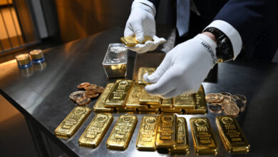 Ο-χρυσός-πέφτει-κάτω-από-τα-4.900-δολάρια-λόγω-Κινεζικής-Πρωτοχρονιάς-–-Πιέσεις-και-στο-ασήμι