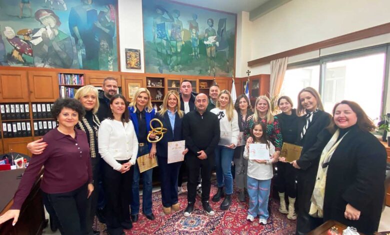 Βραβεία-για-τους-χριστουγεννιάτικους-στολισμούς-Τρικάλων