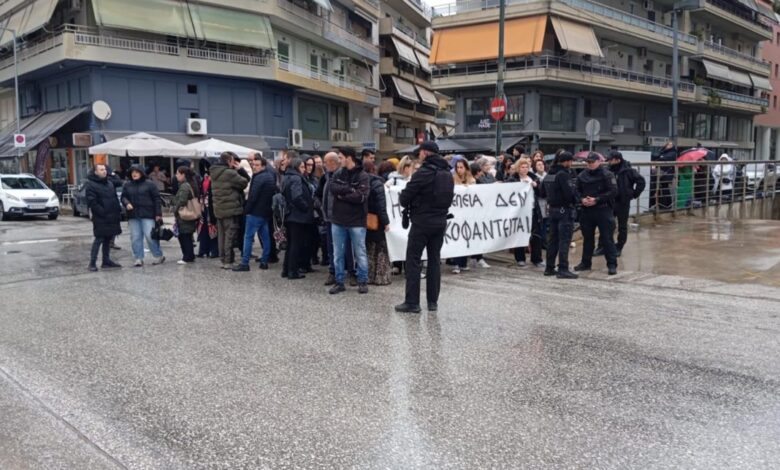 Εργαζόμενοι-ΒΙΟΛΑΝΤΑ-έξω-από-τα-Δικαστήρια-Τρικάλων