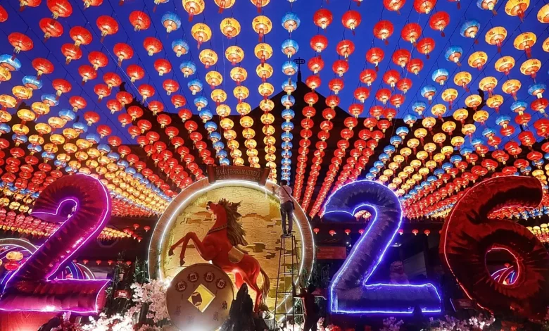 Ξεκινά-το-κινεζικό-έτος-του-Αλόγου-της-Φωτιάς-Δεκάδες-εκατομμύρια-Κινέζων-στις-ιδιαίτερες-πατρίδες-τους