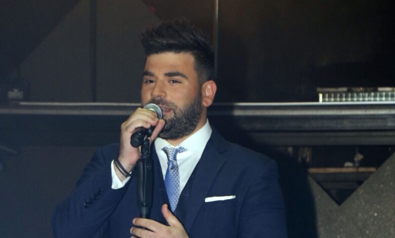 Παντελής-Παντελίδης:-10-χρόνια-από-τον-θάνατό-του-–-«Δεν-έφυγε-ποτέ-από-τη-ζωή-μας»-λέει-ο-Γρηγόρης-Αρναούτογλου