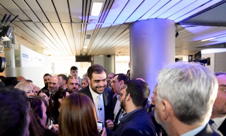 Παύλος-Μαρινάκης:-Πλήθος-κόσμου-και-γνωστοί-πολιτικοί-στα-εγκαίνια-του-πολιτικού-γραφείου-του-κυβερνητικού-εκπροσώπου