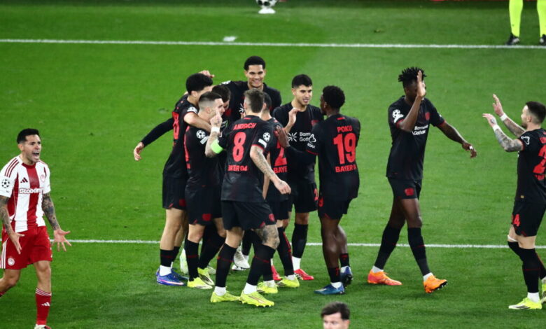 Ολυμπιακός-–-Μπάγερ-Λεβερκούζεν-0-2:-Ήττα-για-τους-Πειραιώτες-μετά-από-ένα-τρίλεπτο-«μπλακ-άουτ»-στο-πρώτο-παιχνίδι-των-πλέι-οφ-του-champions-league