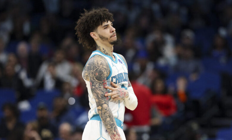 Ο-Λαμέλο-Μπολ-ενεπλάκη-σε-τροχαίο-ατύχημα-και-διέλυσε-το-υπερπολυτελές-αυτοκίνητό-του