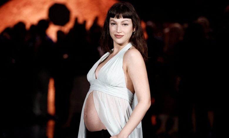 Ούρσουλα-Κορμπερό:-Η-Τόκιο-του-«la-casa-de-papel»-έγινε-μητέρα-–-Η-πρώτη-φωτογραφία-του-μωρού-της