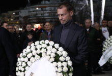 ΠΑΟΚ:-Ο-Τσέφεριν-άφησε-λουλούδια-έξω-από-την-Τούμπα-στη-μνήμη-των-αδικοχαμένων-οπαδών-του-Δικεφάλου