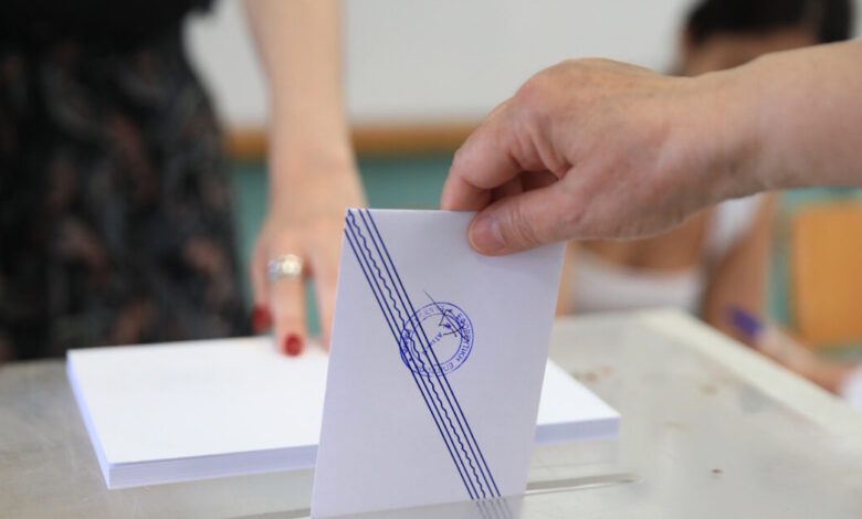 Δημοσκόπηση-metron-analysis:-Στις-16,7-μονάδες-η-διαφορά-ΝΔ-και-ΠΑΣΟΚ-–-Πτώση-για-Καρυστιανού,-οι-γνώμες-για-Τσίπρα-και-Σαμαρά