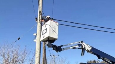 Ασπρόπυργος:-Ντου-της-αστυνομίας-για-ρευματοκλοπές,-ξηλώθηκαν-καλώδια-400-μέτρων