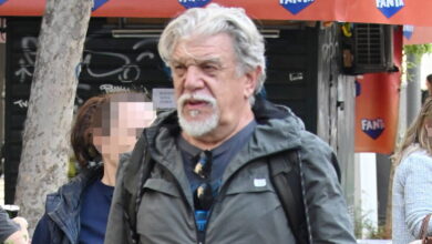 Γιάννης-Βούρος:-«Έλεγα-στις-καθαρίστριες,-από-την-τρίτη-σειρά-του-θεάτρου-και-μετά-μην-καθαρίζετε,-δεν-πατάει-άνθρωπος»