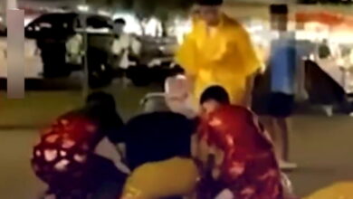 Ταϊλάνδη:-Αστυνομικοί-μεταμφιέστηκαν-σε-λιοντάρια-για-να-πλησιάσουν-απαρατήρητοι-και-να-συλλάβουν-έναν-κλέφτη