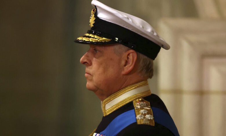 Ο-«creepy»-έκπτωτος-πρίγκιπας-Άντριου-που-συνελήφθη-για-την-υπόθεση-Επστάιν:-Από-τα-αρκουδάκια-στο-royal-lodge,-στα-απόρρητα-έγγραφα