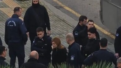 Η-Ρούλα-Πισπιρίγκου-έφτασε-υποβασταζόμενη-στο-Εφετείο-στη-δίκη-για-το-θάνατο-της-Ίριδας-και-της-Μαλένας